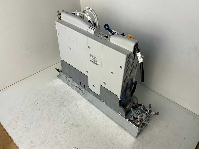 Lenze l-force e94ashe0044 single drive highline frequentieregelaar - afbeelding 3 van  8