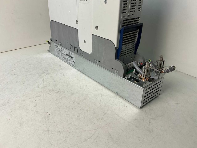 Lenze l-force e94ashe0044 single drive highline frequentieregelaar - afbeelding 4 van  8