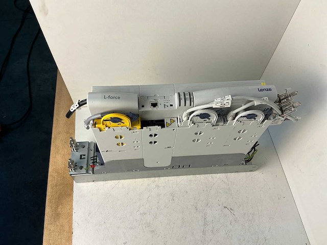 Lenze l-force e94ashe0044 single drive highline frequentieregelaar - afbeelding 2 van  9