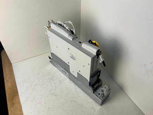 Lenze l-force e94ashe0044 single drive highline frequentieregelaar - afbeelding 4 van  9