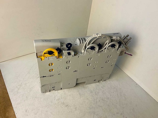 Lenze l-force e94ashe0044 single drive highline frequentieregelaar - afbeelding 1 van  5