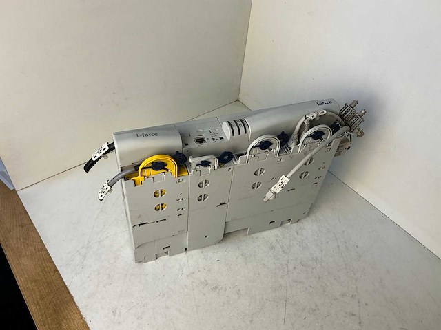 Lenze l-force e94ashe0044 single drive highline frequentieregelaar - afbeelding 1 van  5