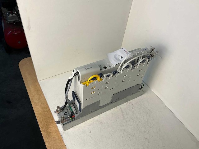 Lenze l-force e94ashe0044 single drive highline frequentieregelaar - afbeelding 1 van  10