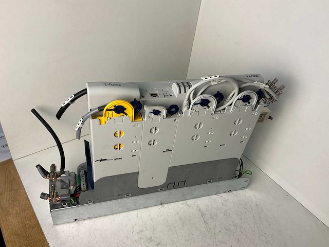 Lenze l-force e94ashe0044 single drive highline frequentieregelaar - afbeelding 1 van  8
