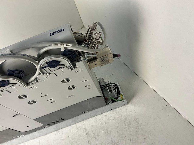 Lenze l-force e94ashe0044 single drive highline frequentieregelaar - afbeelding 4 van  8