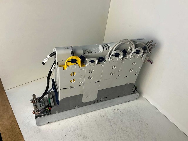 Lenze l-force e94ashe0044 single drive highline frequentieregelaar - afbeelding 1 van  3