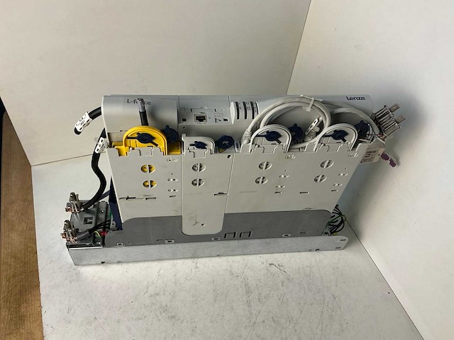 Lenze l-force e94ashe0044 single drive highline frequentieregelaar - afbeelding 2 van  3