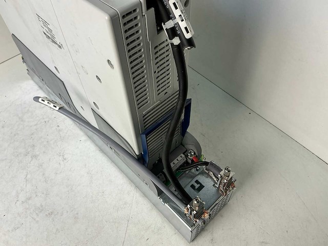 Lenze l-force e94ashe0044 single drive highline frequentieregelaar - afbeelding 3 van  3