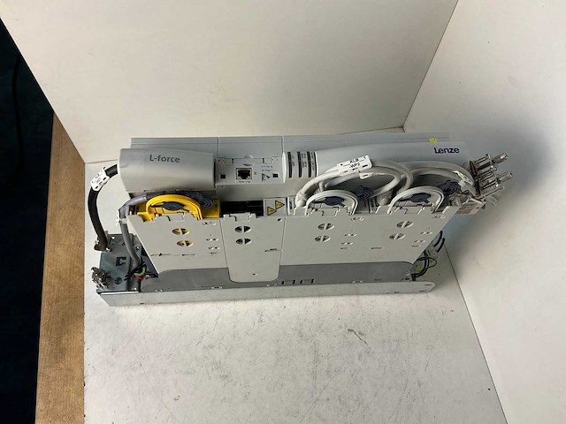 Lenze l-force e94ashe0044 single drive highline frequentieregelaar - afbeelding 2 van  4