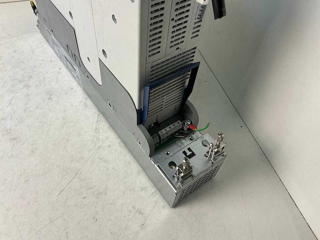 Lenze l-force e94ashe0044 single drive highline frequentieregelaar - afbeelding 2 van  4