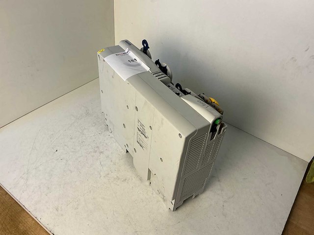 Lenze l-force e94ashe0174 single drive highline frequentieregelaar - afbeelding 1 van  7