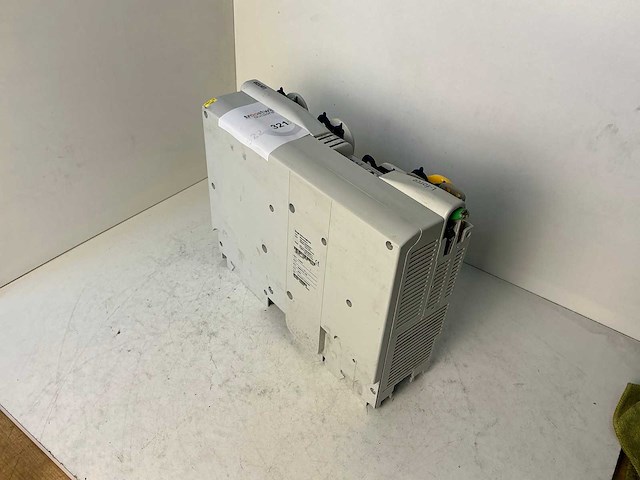 Lenze l-force e94ashe0174 single drive highline frequentieregelaar - afbeelding 1 van  6