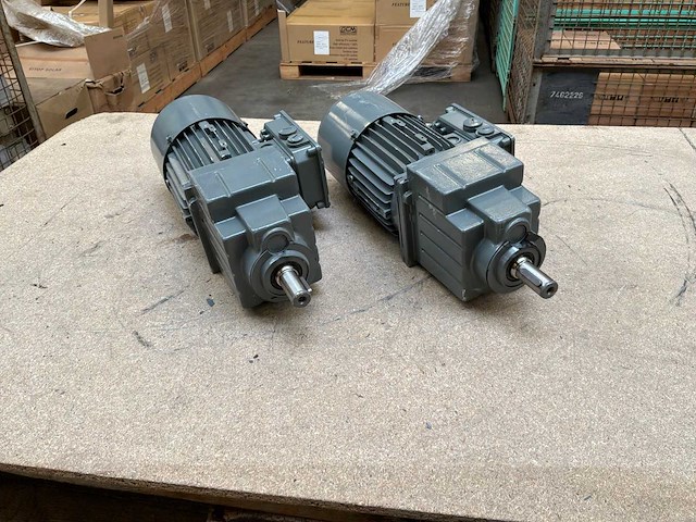 Lenze mdemabr 071-42 motorreductor (2x) - afbeelding 1 van  8
