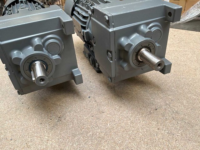 Lenze mdemabr071-42c0c motorreductor (2x) - afbeelding 6 van  9