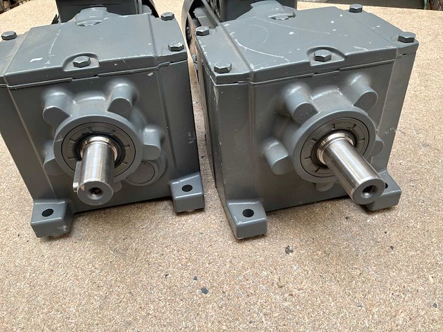 Lenze mdemaxx063-42c0c motorreductor (2x) - afbeelding 6 van  8