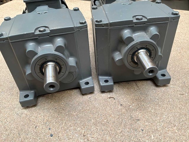 Lenze mdemaxx063-42c0c motorreductor (2x) - afbeelding 7 van  9