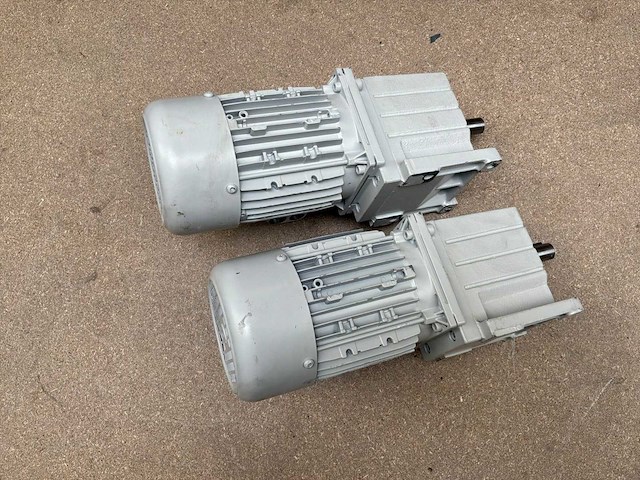 Lenze mdemaxx071-32c0c motorreductor (2x) - afbeelding 2 van  8