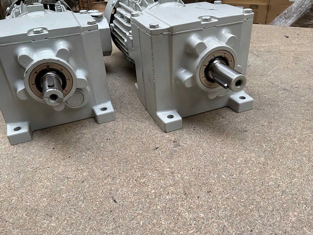 Lenze mdemaxx071-32c0c motorreductor (2x) - afbeelding 5 van  8