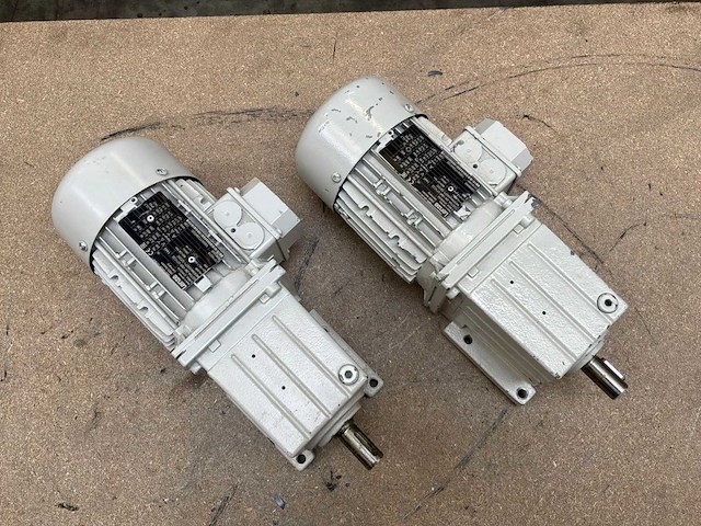 Lenze mdemaxx071-32c0c motorreductor (2x) - afbeelding 2 van  8