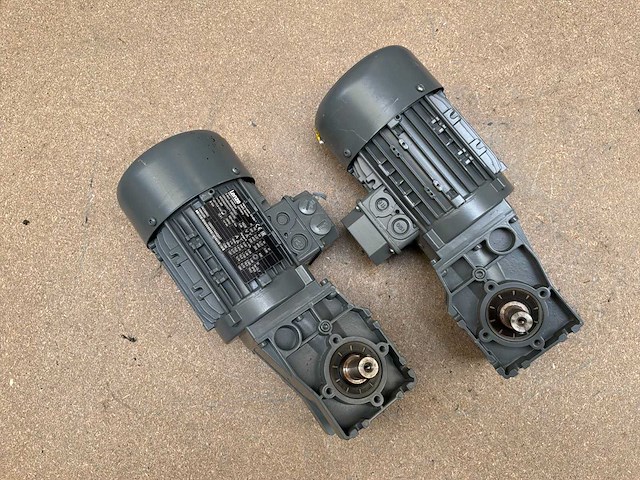 Lenze mdemaxx071-32c0c motorreductor (2x) - afbeelding 3 van  5