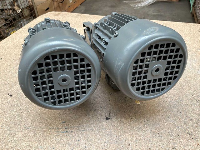 Lenze mdemaxx071-32c0c motorreductor (2x) - afbeelding 4 van  5