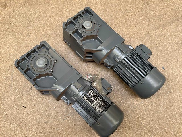Lenze mdemaxx071-42c0c motorreductor (2x) - afbeelding 3 van  8