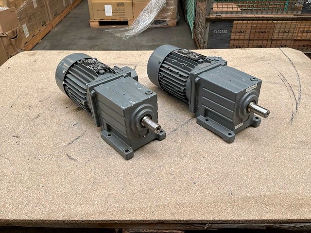 Lenze mdemaxx071-42c0c motorreductor (2x) - afbeelding 1 van  8