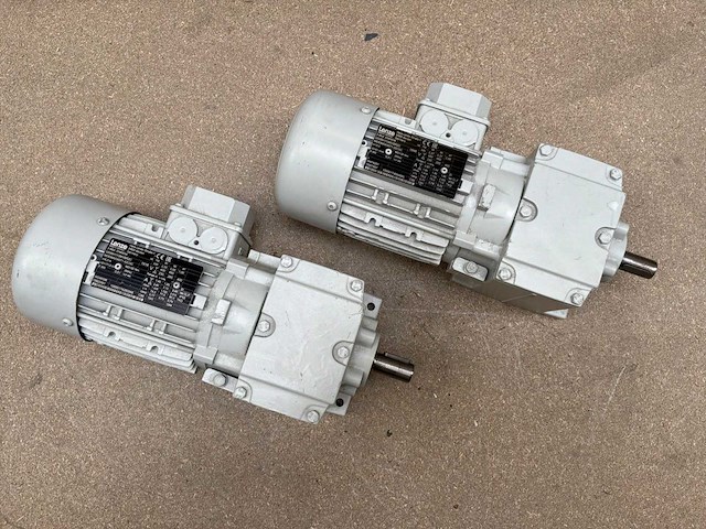 Lenze mdemaxx071 motorreductor (2x) - afbeelding 1 van  8