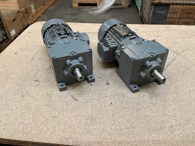 Lenze mdemaxx071 motorreductor (2x) - afbeelding 1 van  8