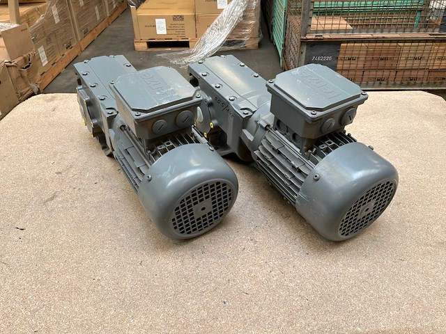 Lenze mdemaxx080-33c0c motorreductor (2x) - afbeelding 1 van  11