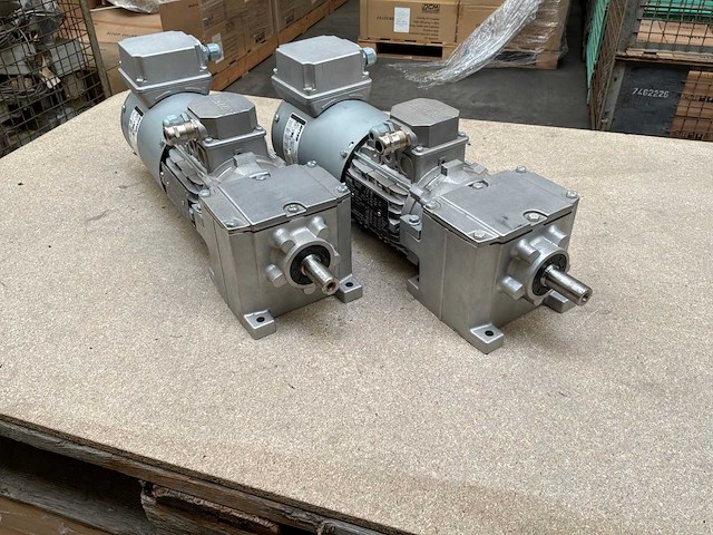 Lenze mdfmaxx071-42c0c motorreductor (2x) - afbeelding 1 van  13