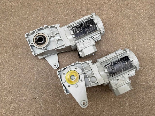 Lenze mdsmaxx063-22c0c motorreductor (2x) - afbeelding 1 van  8