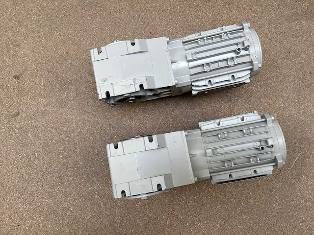 Lenze mdsmaxx063-22c0c motorreductor (2x) - afbeelding 2 van  4