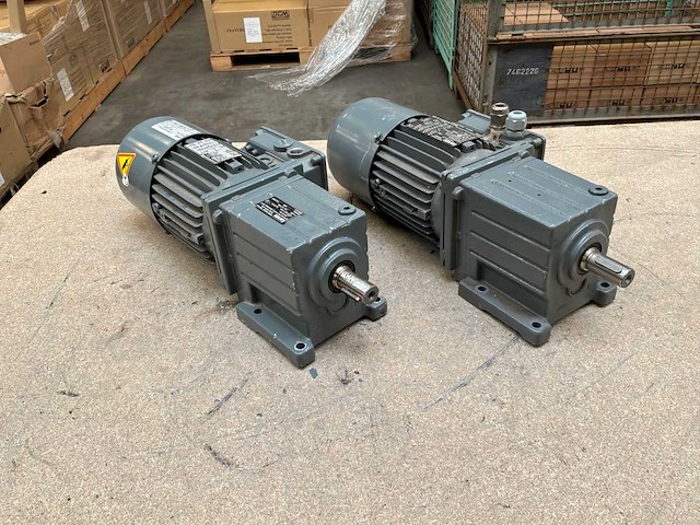 Lenze motorreductor (2x) - afbeelding 1 van  6