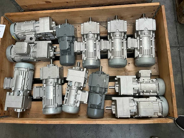 Lenze reductiemotor (12x) - afbeelding 1 van  8
