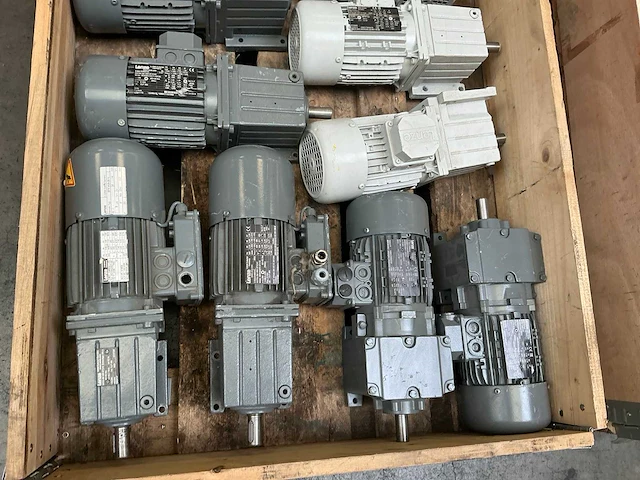 Lenze reductiemotor (13x) - afbeelding 2 van  9