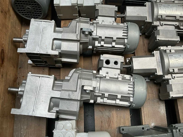 Lenze reductiemotor (13x) - afbeelding 5 van  10
