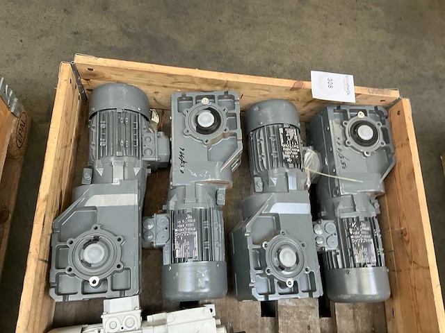 Lenze reductiemotor (9x) - afbeelding 3 van  7