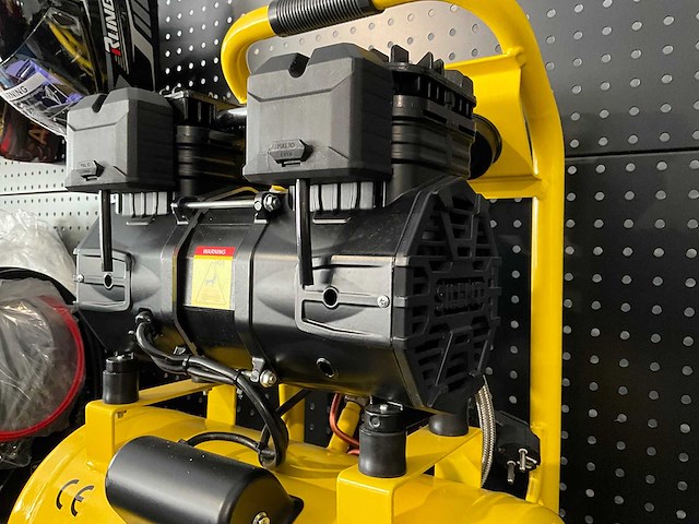 Leotop - 2026 - luchtcompressor low noise 16l - afbeelding 2 van  4