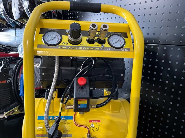 Leotop - 2026 - luchtcompressor low noise 16l - afbeelding 2 van  3