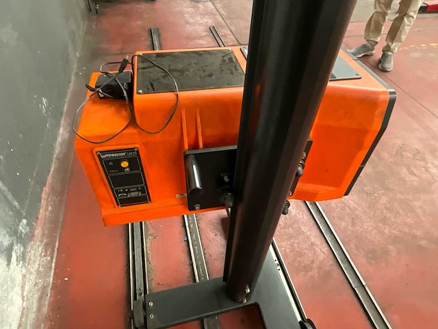 L.e.t. automotive luminoscope – koplichtafstelapparaat (kopllichttester) op railonderstel - afbeelding 4 van  8