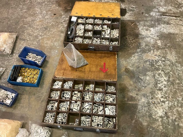 Letters en cijfers brandkranen overige aannemersmateriaal - afbeelding 2 van  7