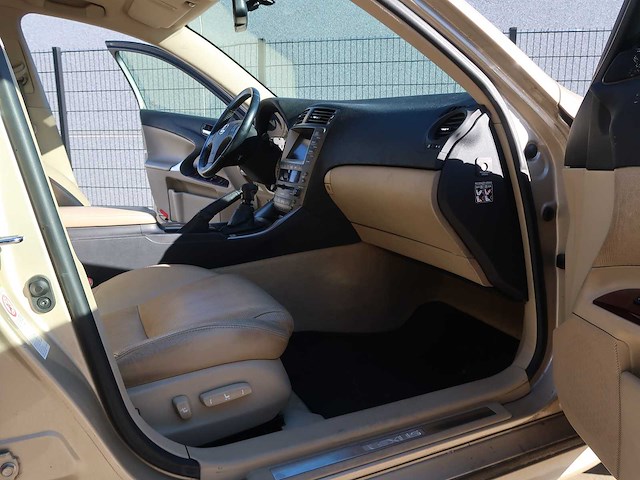 Lexus - is220d - classic cars >15 - afbeelding 24 van  64