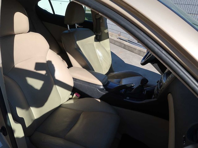 Lexus - is220d - classic cars >15 - afbeelding 25 van  64