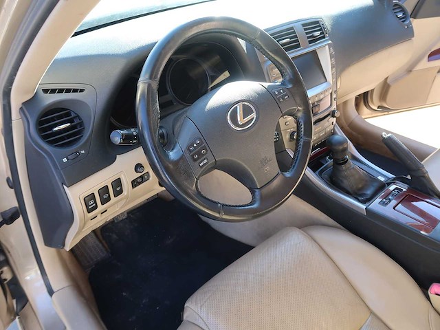 Lexus - is220d - classic cars >15 - afbeelding 28 van  64