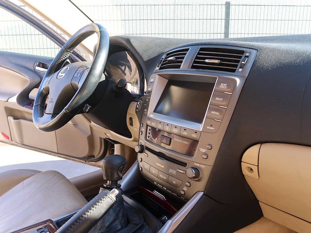 Lexus - is220d - classic cars >15 - afbeelding 33 van  64