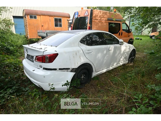 Lexus, enkel voor vergunninghouders en erkende centra voor verschrotting - afbeelding 3 van  8