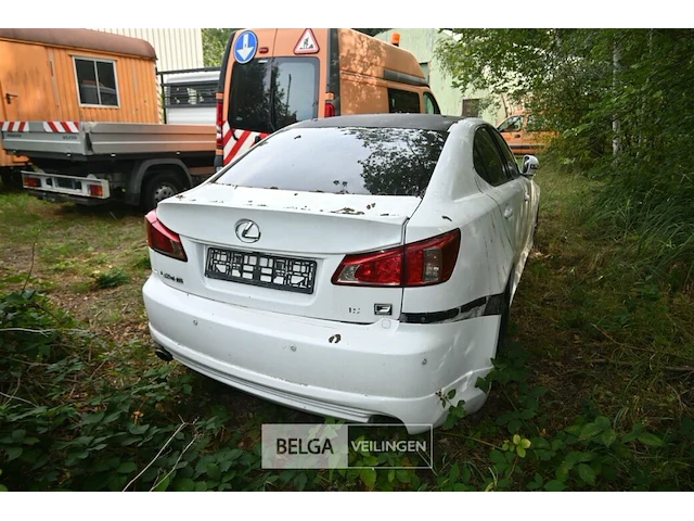 Lexus, enkel voor vergunninghouders en erkende centra voor verschrotting - afbeelding 4 van  8