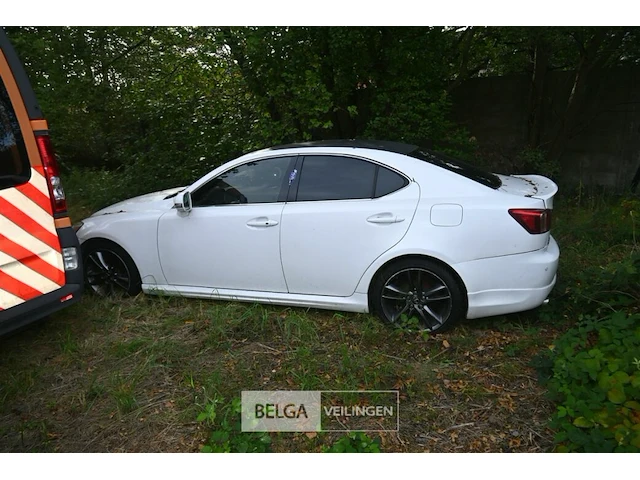 Lexus, enkel voor vergunninghouders en erkende centra voor verschrotting - afbeelding 7 van  8