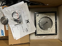 Leybold diavac dv 1000 vacuummeter + 55x diverse componenten - afbeelding 2 van  9